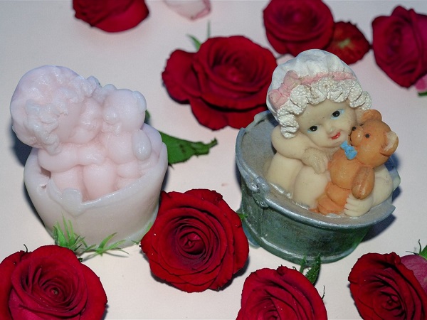 (image for) baby in een emmer met beertje (eigen creatie)